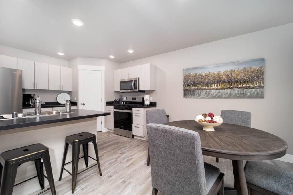 Delightful, New Townhome Downtown ビリングズ エクステリア 写真