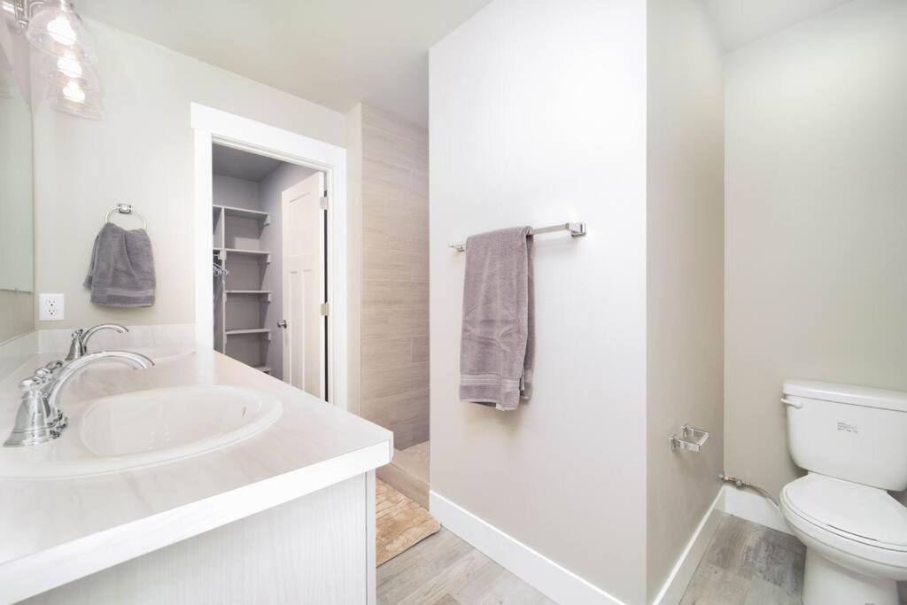 Delightful, New Townhome Downtown ビリングズ エクステリア 写真