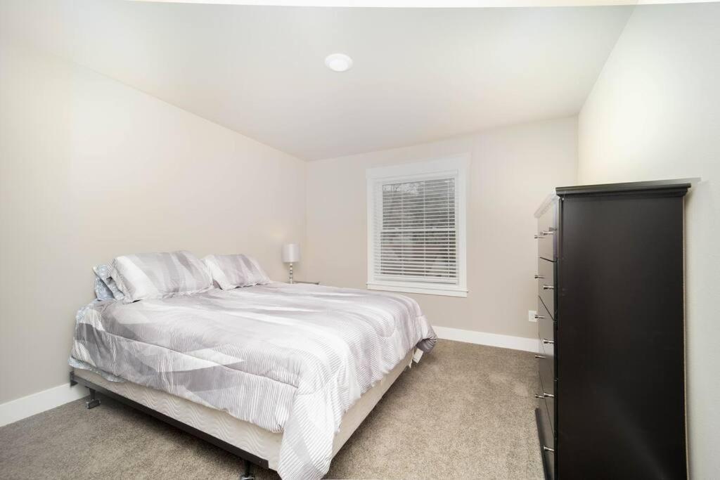 Delightful, New Townhome Downtown ビリングズ エクステリア 写真
